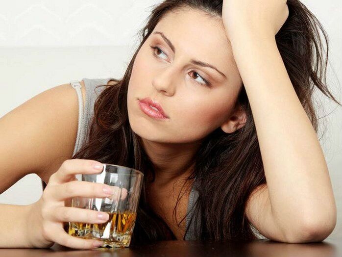 Eine Frau mit Alkohol